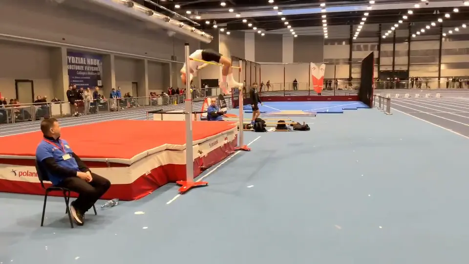 Dominik Zdrajkowski clearing 2.13 m in Rzeszów, February 2026